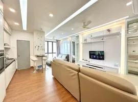 SilkSky Homesuit -3 Pax, Near The Mines, Free Car Park, 200mbps WIFI, Netflix