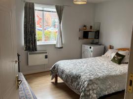 Spacious Tidy Room, ξενοδοχείο στο Κάρντιφ