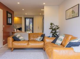 CBD 2 Bed 2 Bath Luxury Gem With Free Car Park, hotel en Christchurch
