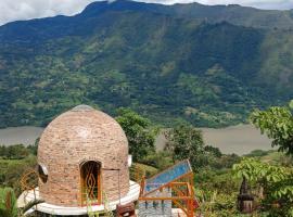 El Domo Macanal, vila v destin&aacute;cii Macanal