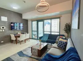 HUGE 2BR BGC Suite 70sqm, Perfect for 6, Balcony, Pool & Uptown Mall Connector, Ste 25