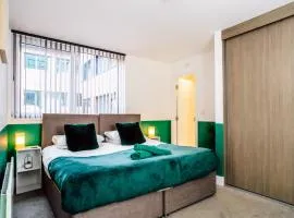 Luxury Two-Bedroom Apartment - Free Wi-Fi, Close to Station, Ideal for Relocation Guests by AV Hughes Properties
