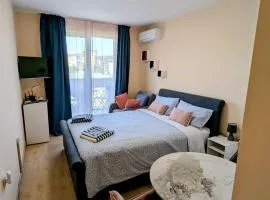 Elegant studio - 100 m from Smokinya Beach by Flat Mаnager