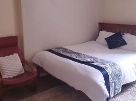 Cosy and Bright 3-bedroom flat, готель у Глазго