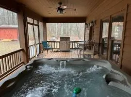 Secluded Cabin - Games, Fire Pit, Hot Tub, Pet OK
