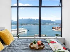 Stylish 2BR Loft in Historic Gastown with Mountain Views