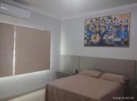 Quarto com ar e banheiro estacionamento e Wi-Fi