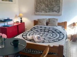 Studio indépendant dans maison proche Château d' Oléron