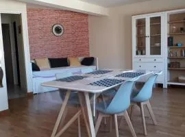 Grand Appartement côte de granit rose plages et commerces à proximité