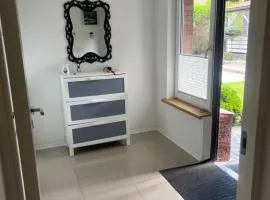 Apartament blisko lotniska z prywatnym ogrodzonym parkingiem