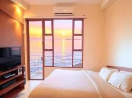 BREATHTAKING BAYVIEWS - 1-5 BR Luxury and Superior Condos with Panoramic Bay Views, Balcony, Gym, Pool & Netflix - Housekeeping Available -