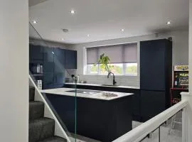 Luxury 3 bed next to city centre