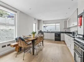 Large 4 Bed Edwardian Town House by the Park, Sea & Moor