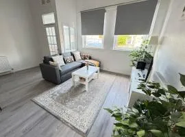 Spacious 2BR Home by Portobello Beach