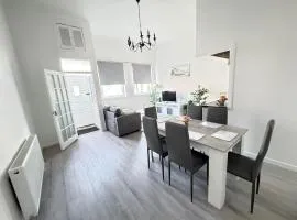 Spacious 2BR Home by Portobello Beach