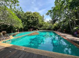 Rainbow Arokaya Welness Resort, hotel s parkováním v destinaci Ban Hua Sai