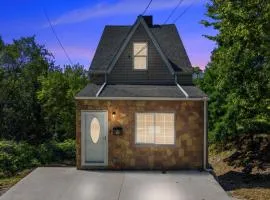 Fully Furnished -Newly Remodeled -Walk to Scenic overlook