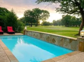 Golfers' Paradise 3BR Single House with Private Pool & Golf Course View- Man Gated, Marina in Lake Conroe, Tennis courts & Gym Access