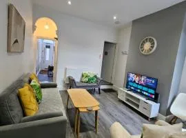 By the Joyous Stays - House with home comforts