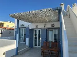 Sea view house in the center of Tinos