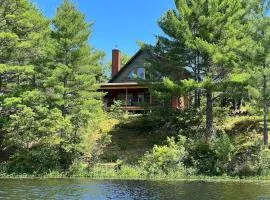 Waterfront Lodge - Firepit, Bunkie, Watercrafts, BBQ