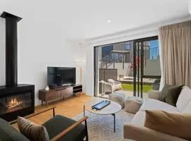 Wanaka Getaway - Bright 2-Bed Apartment