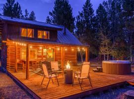 Blue Top Cabin Bend Sunriver Log Hot Tub Fire Pit Family Dog Horse Friendly Public Trail Access, villa i Three Rivers