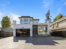 New Luxury Home 6BR HVAC Free Parking Pet Friendly