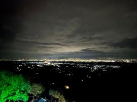 Aravindam House By Vanasthali Kasauli I Open Rooftop & Garden I、カソーリのホテル