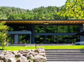 郷音 The Summit Club, hotel com piscina em Tsuru 