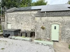 Kilnsey Wellbeing Barn With Hot Tub, Cold Plunge, Pet Friendly
