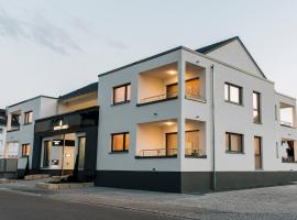 Business and Family Homes, hotel con estacionamiento en Burgau