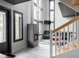 Peaceful 2BR Getaway Cabin at the Top of Riihivuori