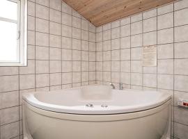 6 person holiday home in Løkken、ロッケンのホテル