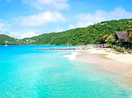 Tamarind Beach Hotel & Yacht Club, hotel din Charlestown