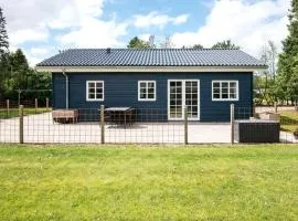 Tranquil Cottage near Kvie Lake-By Traum