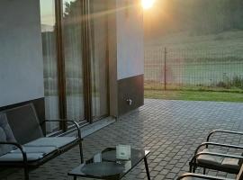 Pine Peak Holiday House Sosnówka, hotel in Sosnówka