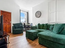 Superking Beds, Smart TVs, Gigabit WiFi, Sleeps 6