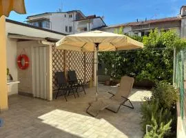 Piano terra con giardino, vicino al mare