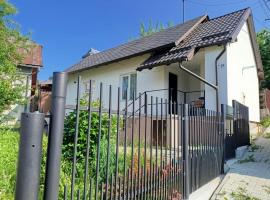 Căsuța de la Răscruce, Hotel in Câmpulung Moldovenesc