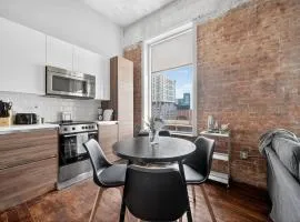 Stunning Downtown Apartment with Pool, Laundry, Parking