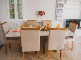 Casa completa com 3 suites, wi-fi e smart lock