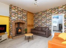 Calder Canal Cottage by Alt-Stay Accommodation
