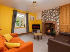 Calder Canal Cottage by Alt-Stay Accommodation