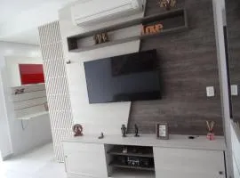 Guarujá-Pitangueiras com sacada gourmet e camareira