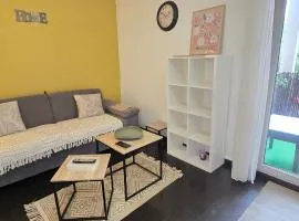 Studio cosy, parking et terrasse