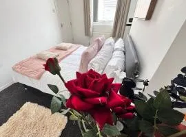Room 2 Shared House 10 min from Center