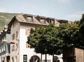 Schmitte am Sonnenwirtsplatz Eppan in South Tyrol