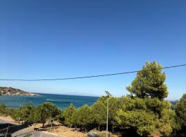 Loft Azure-Karfas, hotel de playa en Chios