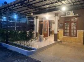 Griya Adem Royal Mansion
